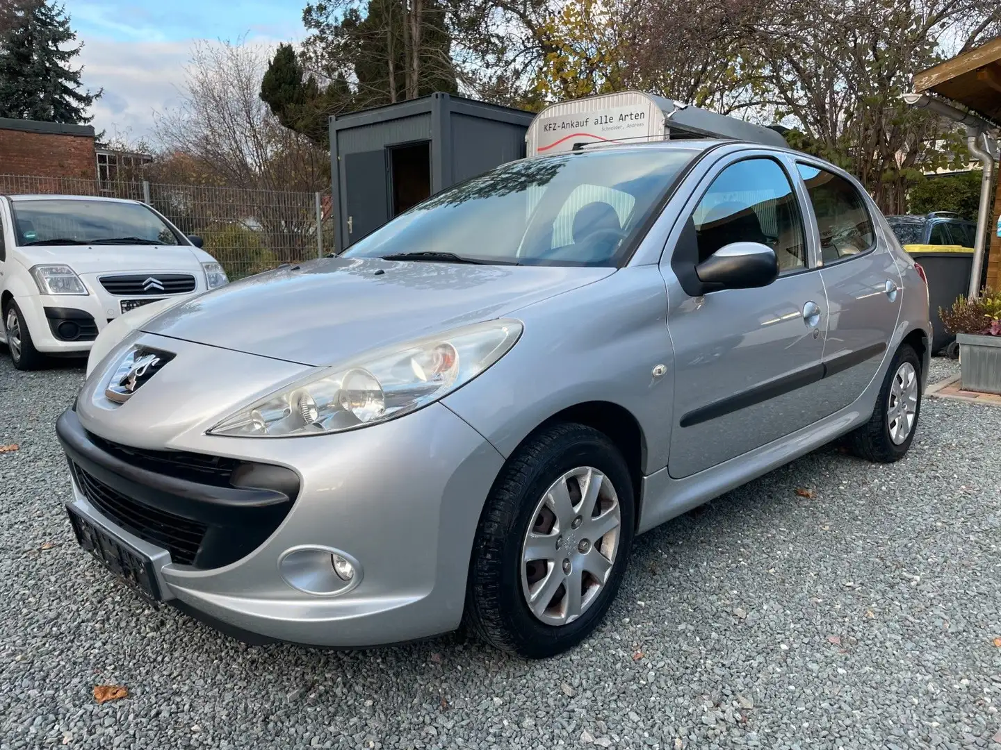 Peugeot 206 1.4 75 78900 km Silber - 1