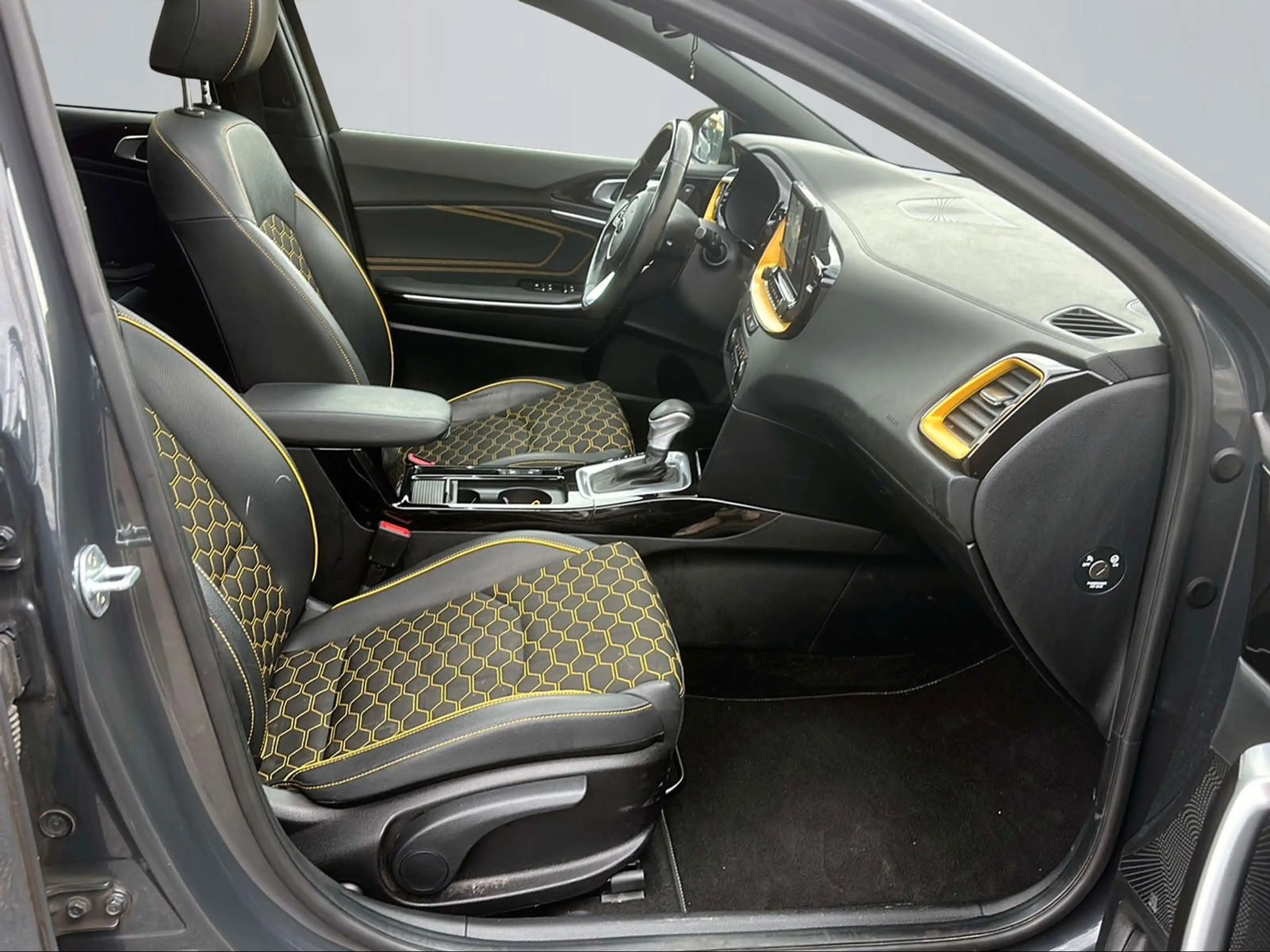 Kia XCeed 1.6 T-GDI DCT | Pano | LED | Navi | Kamera — photo 15