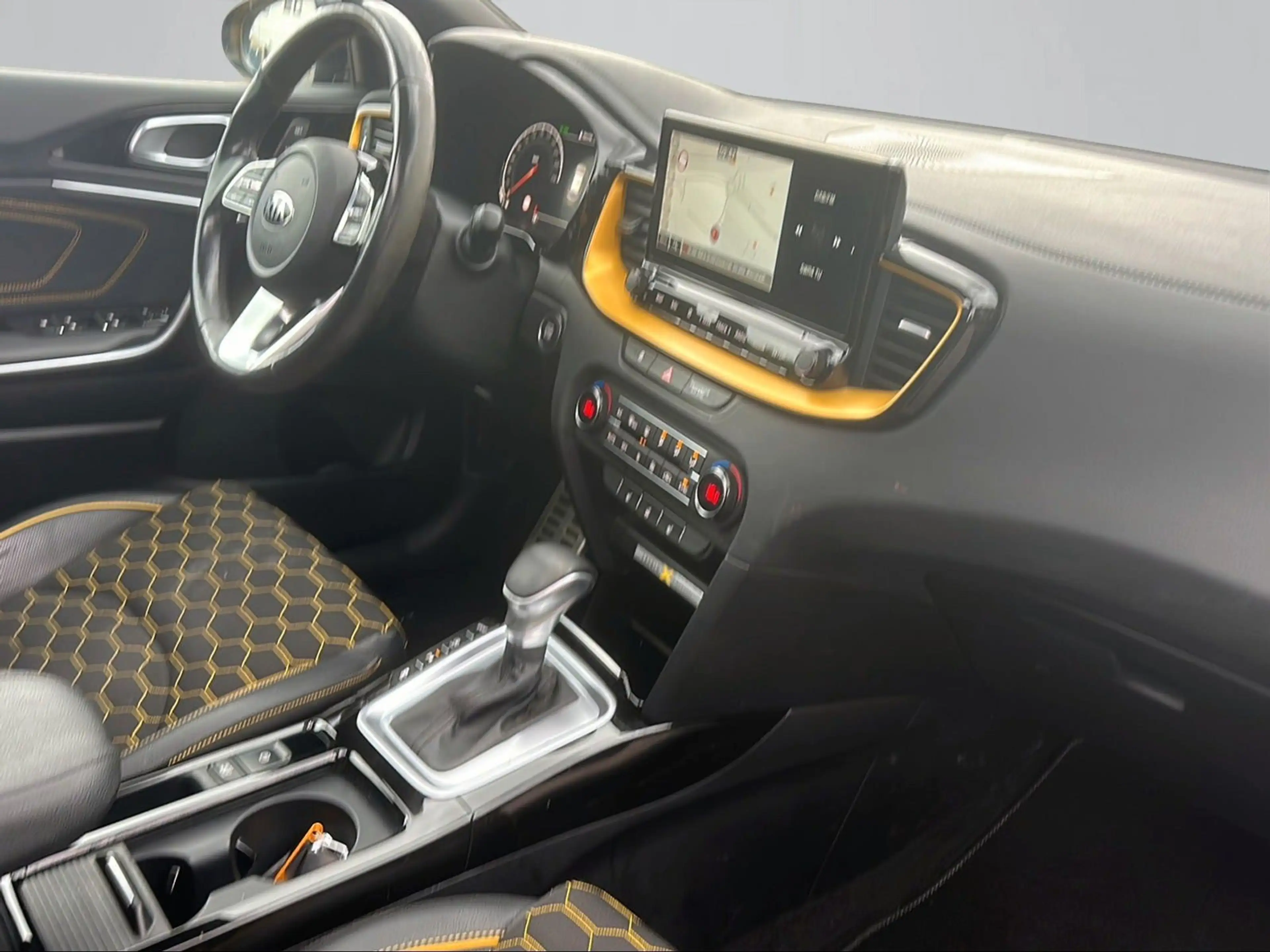 Kia XCeed 1.6 T-GDI DCT | Pano | LED | Navi | Kamera — photo 11