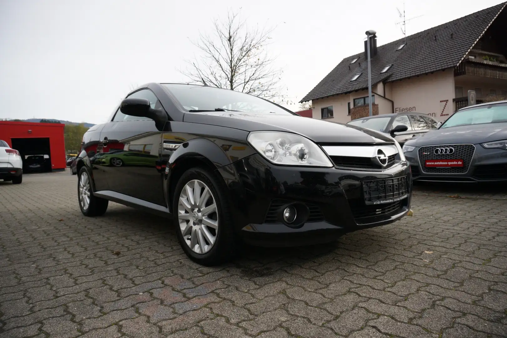 Opel Tigra Twin Top Edition / Heckschaden- Auffahrunfall Zwart - 1