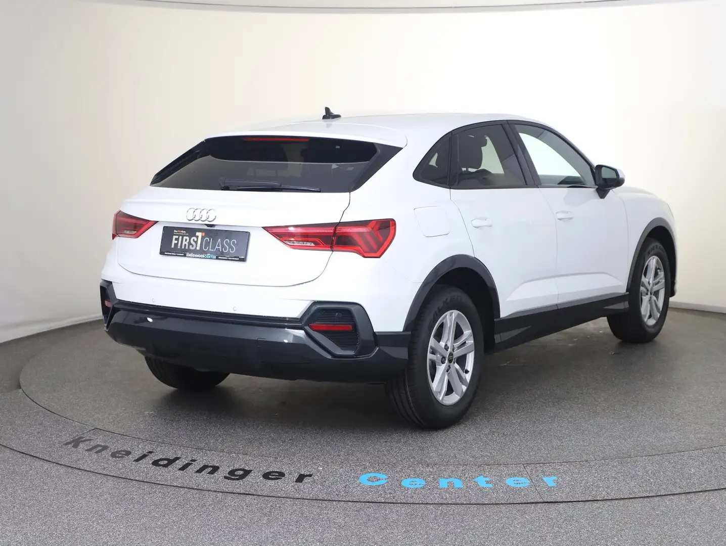 Audi Q3 35 TFSI intense Weiß - 2