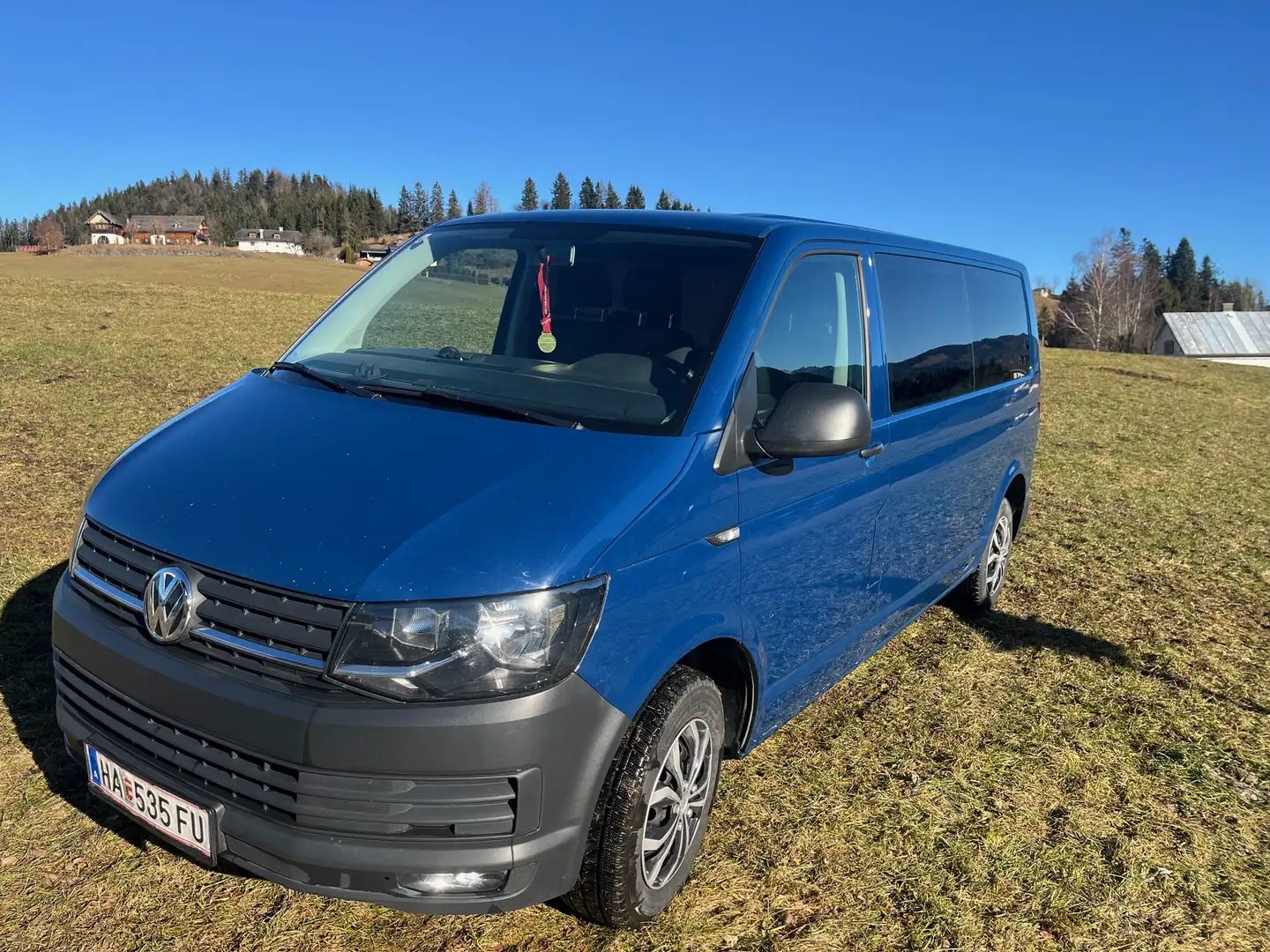 Volkswagen T6 Transporter Blau - 1