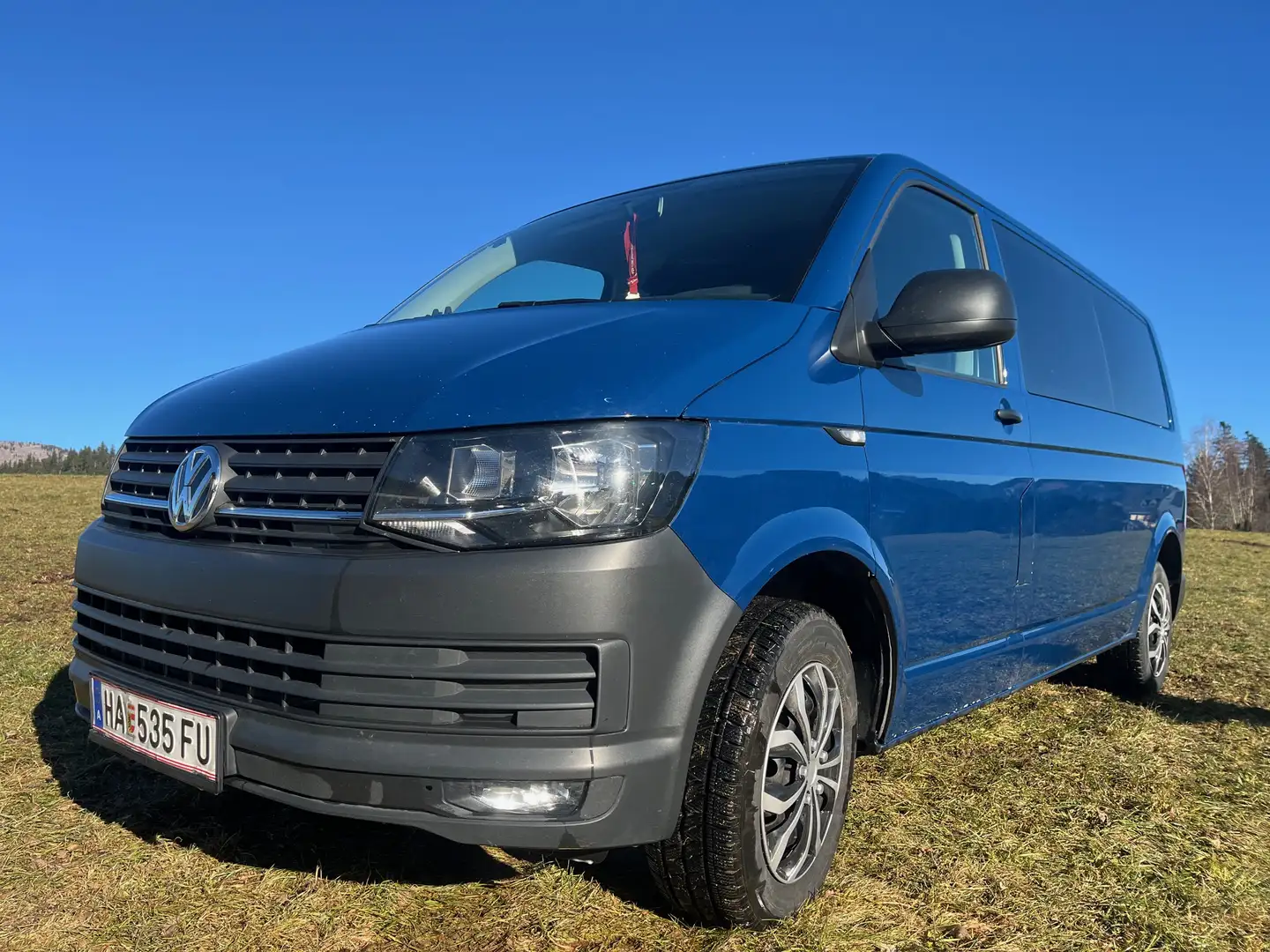 Volkswagen T6 Transporter Blau - 2