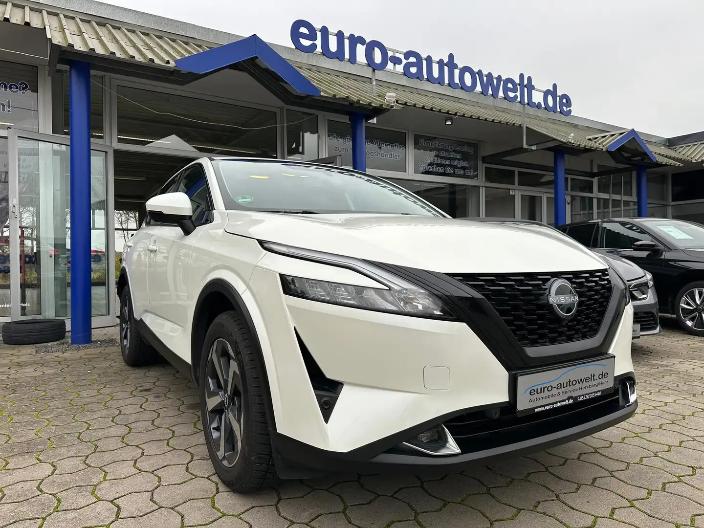 Nissan Qashqai 1.3 N-Connecta *Navi*PDC+Kam.*Winterp. Weiß - 1