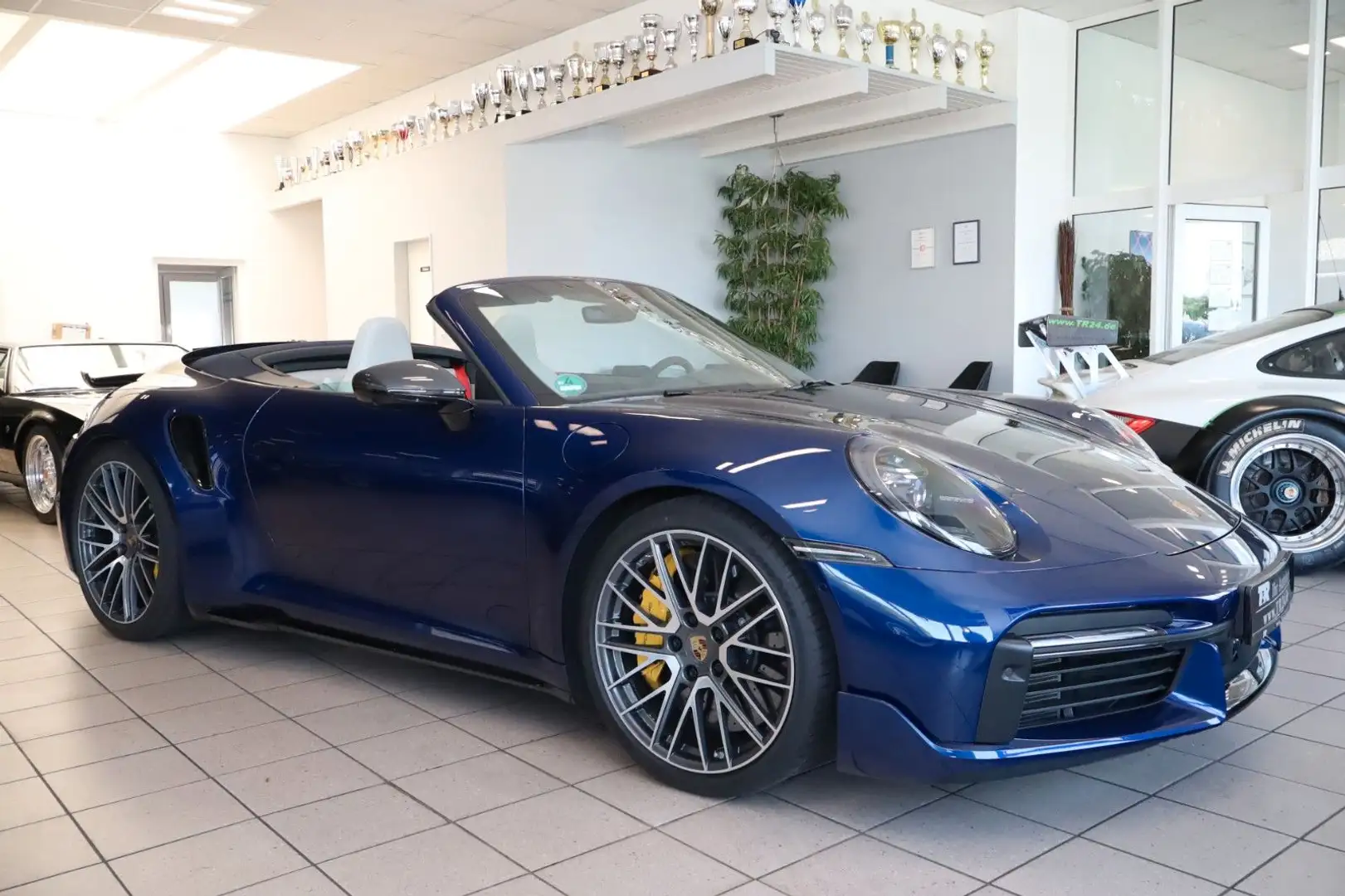 Porsche 992 911 992 Turbo S Cabrio LIFT, SportDesign, Carbon Blau - 1
