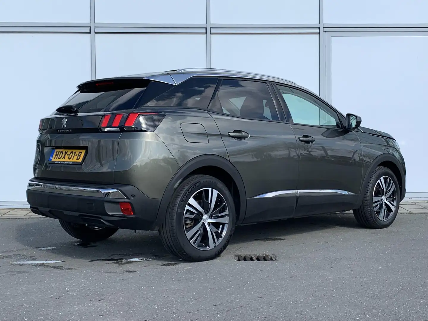 Peugeot 3008 130PK Premium Automaat | Panoramadak | Navigatie | Grigio - 2