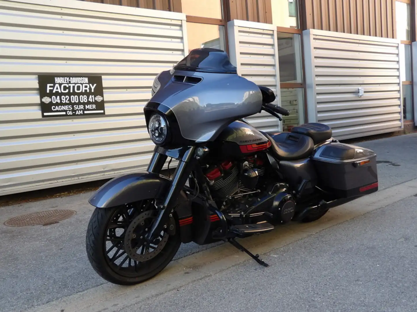 Harley-Davidson Street Glide Szürke - 2