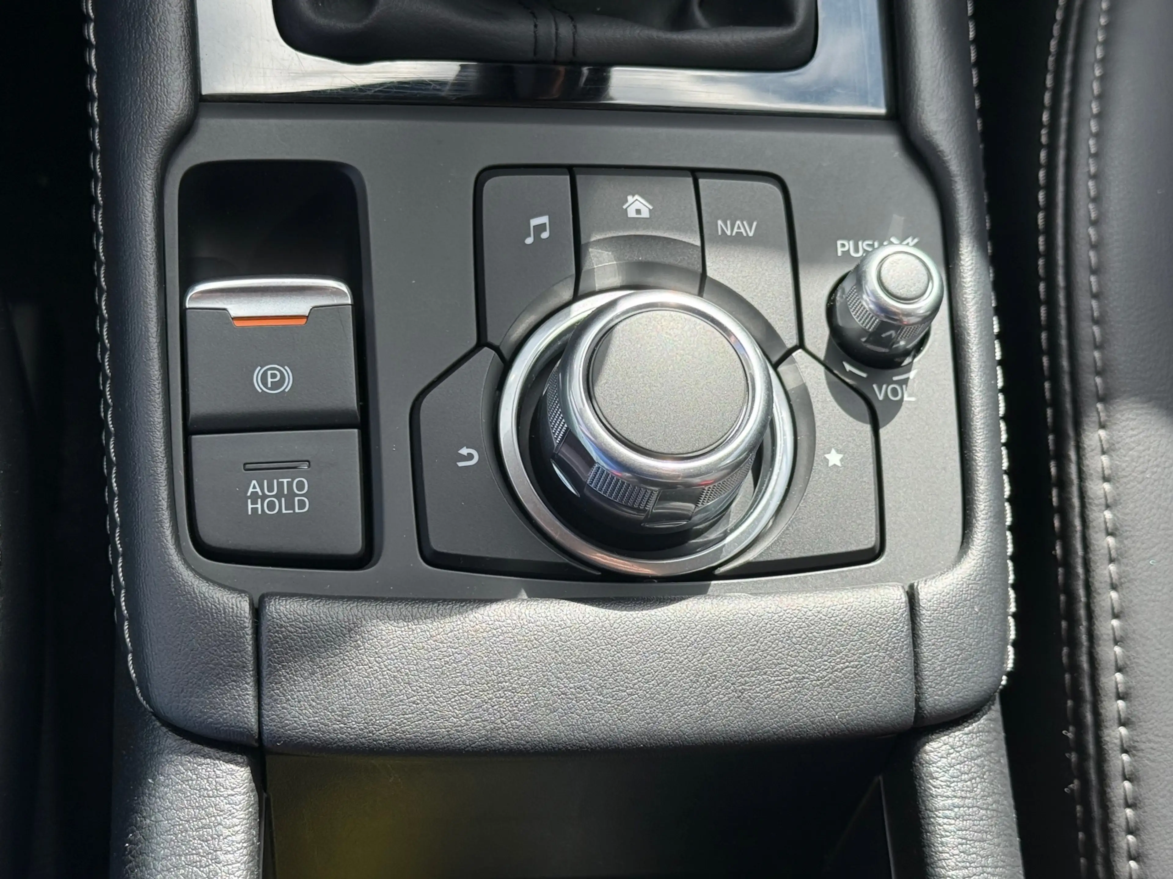 Mazda CX-3 2.0 SkyActiv-G 120 GT-M — photo 17