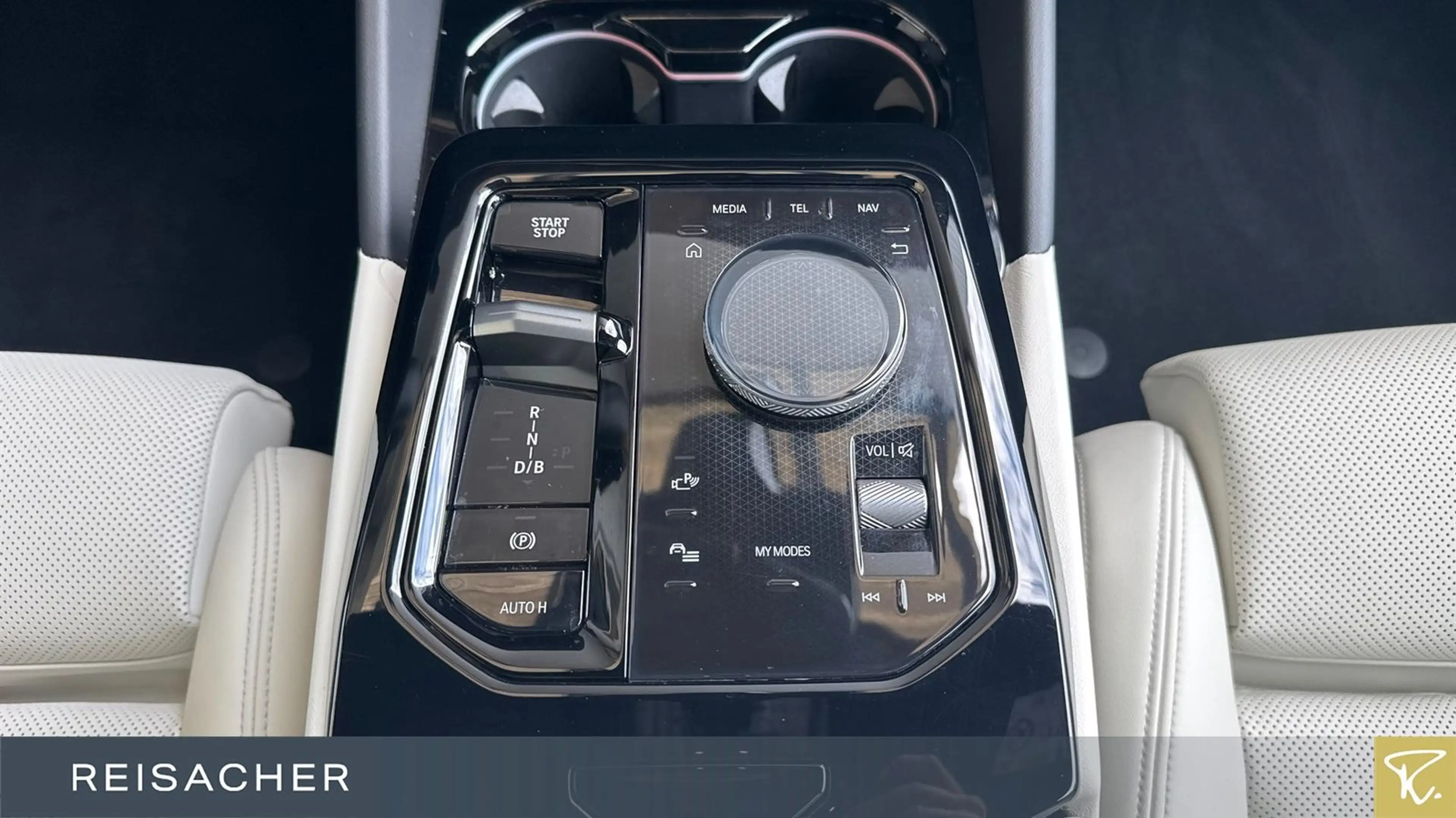 BMW i5 A Tou eDrive40 — photo 11