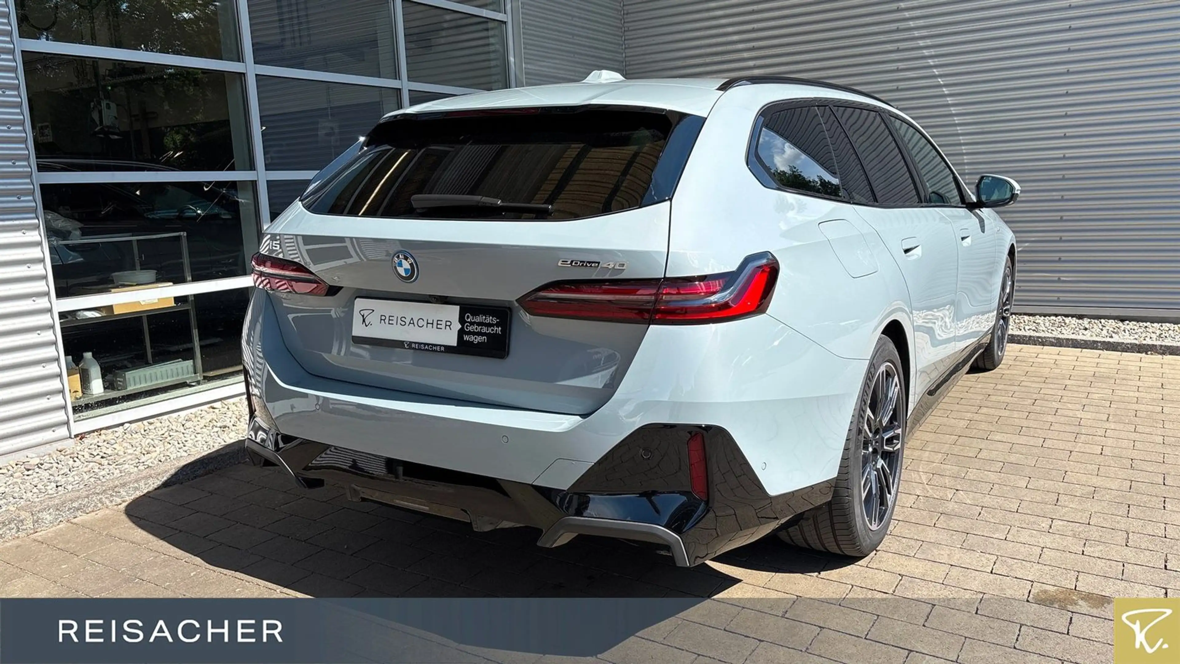 BMW i5 A Tou eDrive40 — photo 2