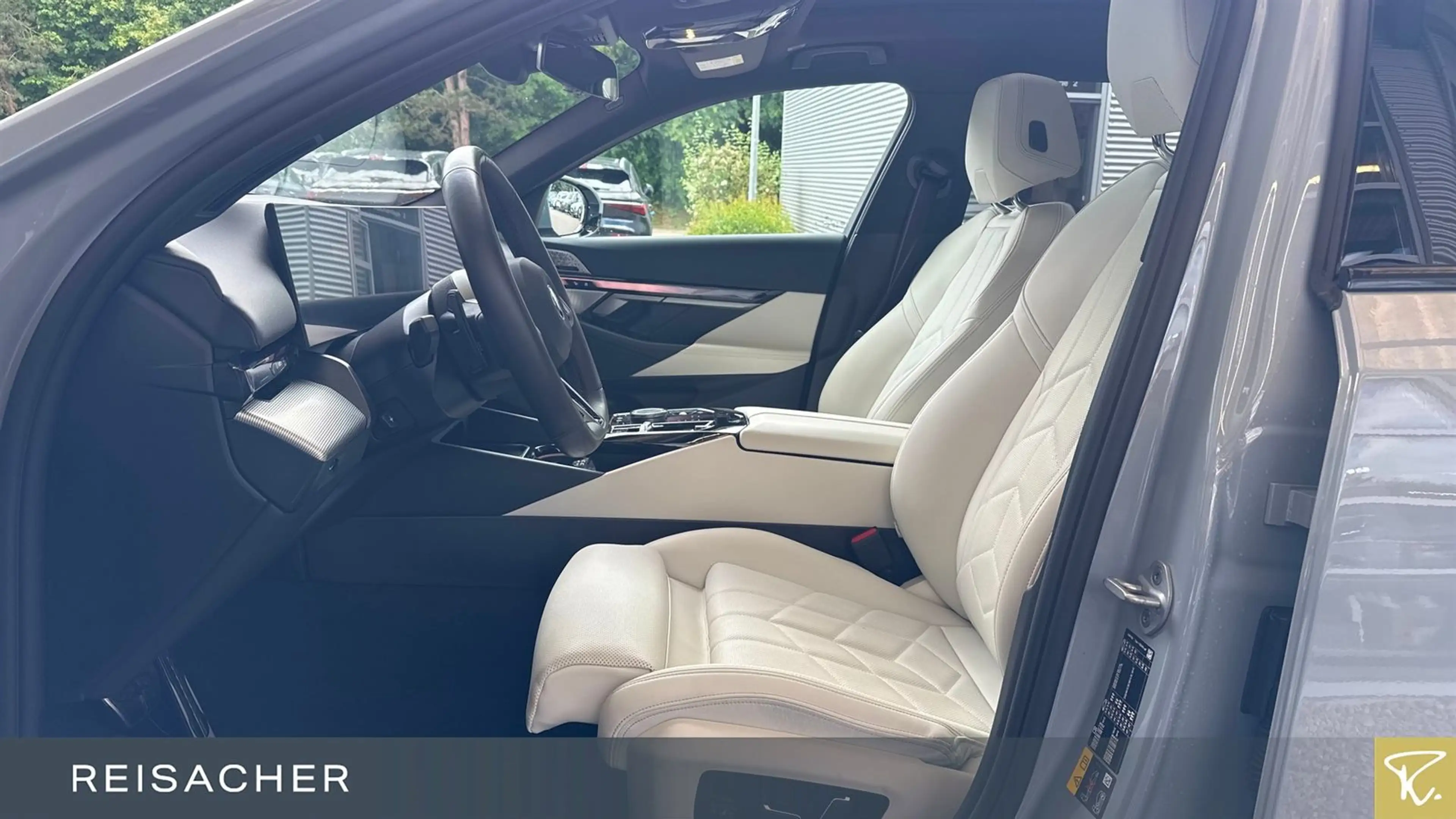 BMW i5 A Tou eDrive40 — photo 4