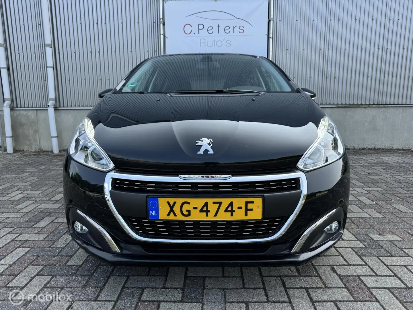 Peugeot 208 1.2 PureTech Signature 2019 / Trekhaak / Carplay / Zwart - 2