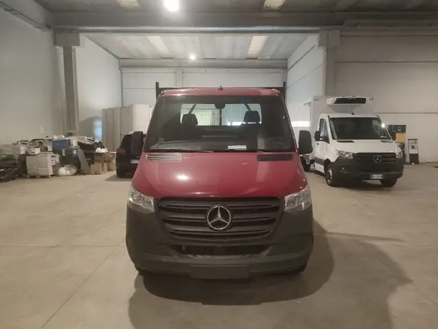 Mercedes-Benz Sprinter view 2