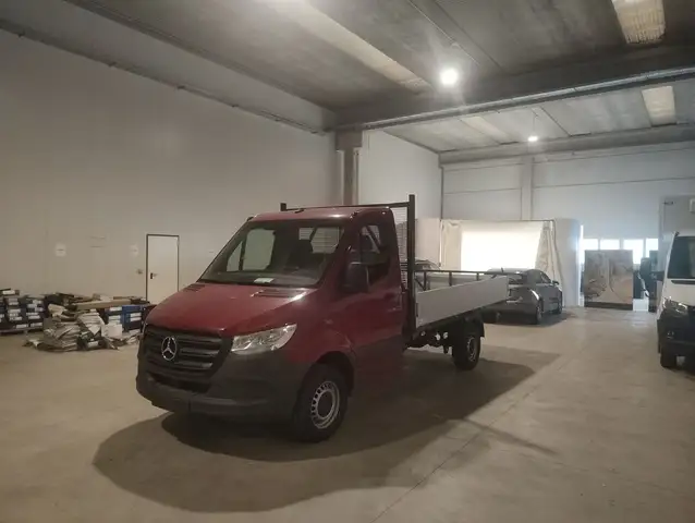 Mercedes-Benz Sprinter main image
