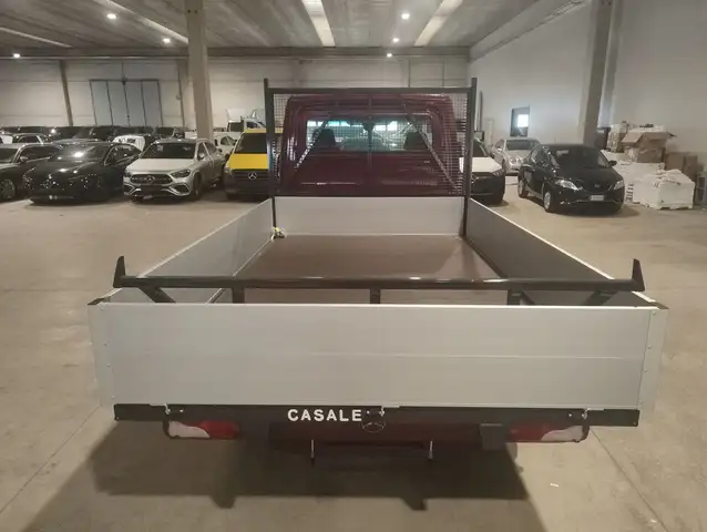 Mercedes-Benz Sprinter view 3