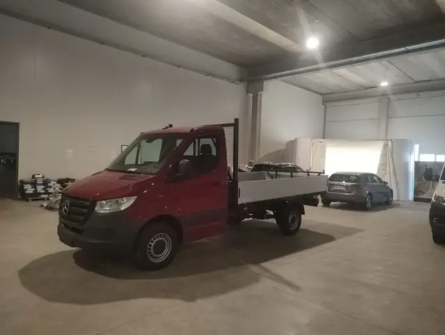 Mercedes-Benz Sprinter view 5