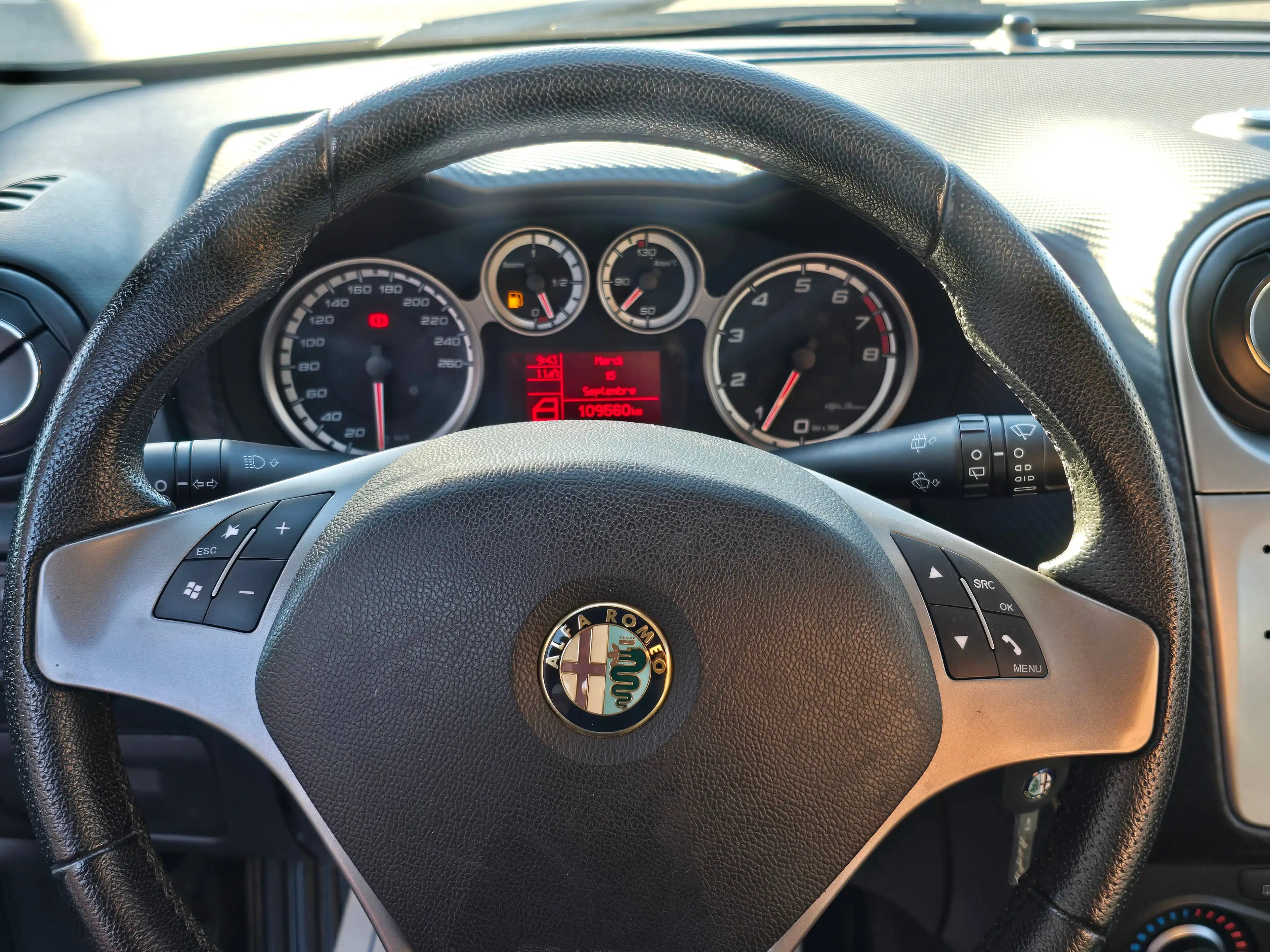 Alfa Romeo MiTo Mito 1.4i Distinctive 1ER PROPRIETAIRE CAR PASS OK GARANTIE CUIR NOIR — photo 11
