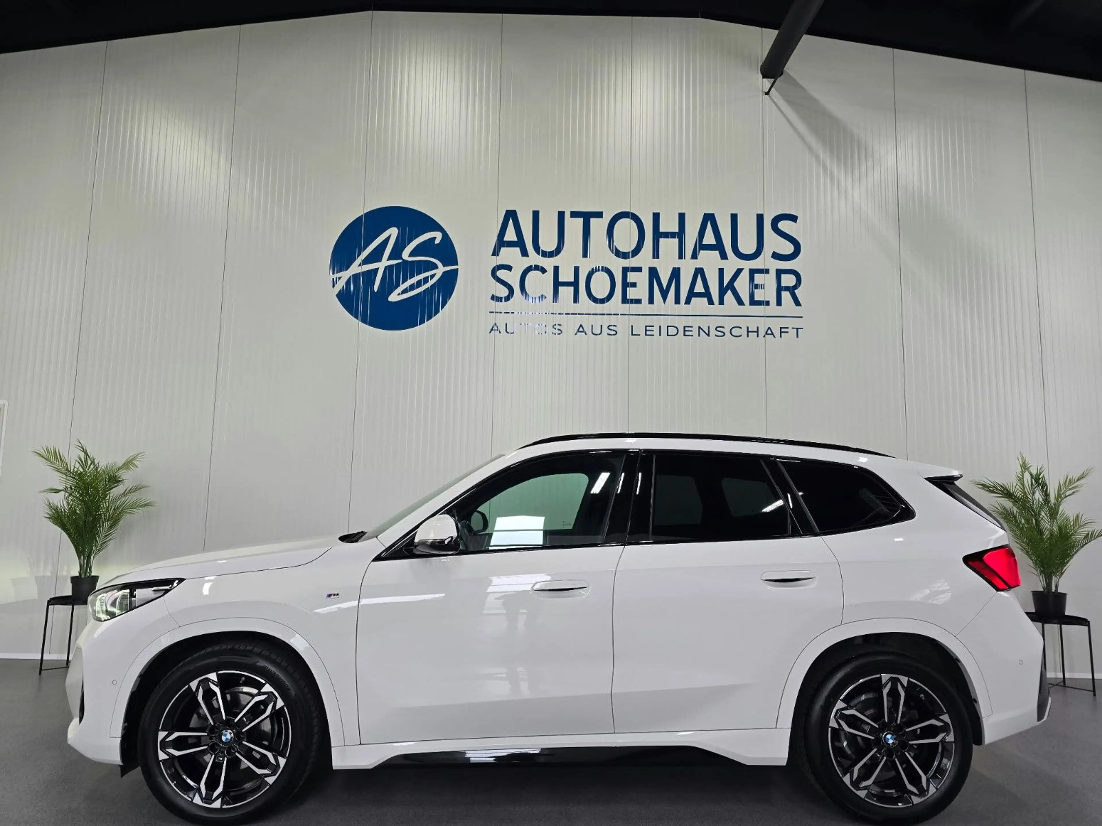BMW X1 18i sDrive M Sport*Pano,RFK,AHK,H&K,el-Sitze — photo 2