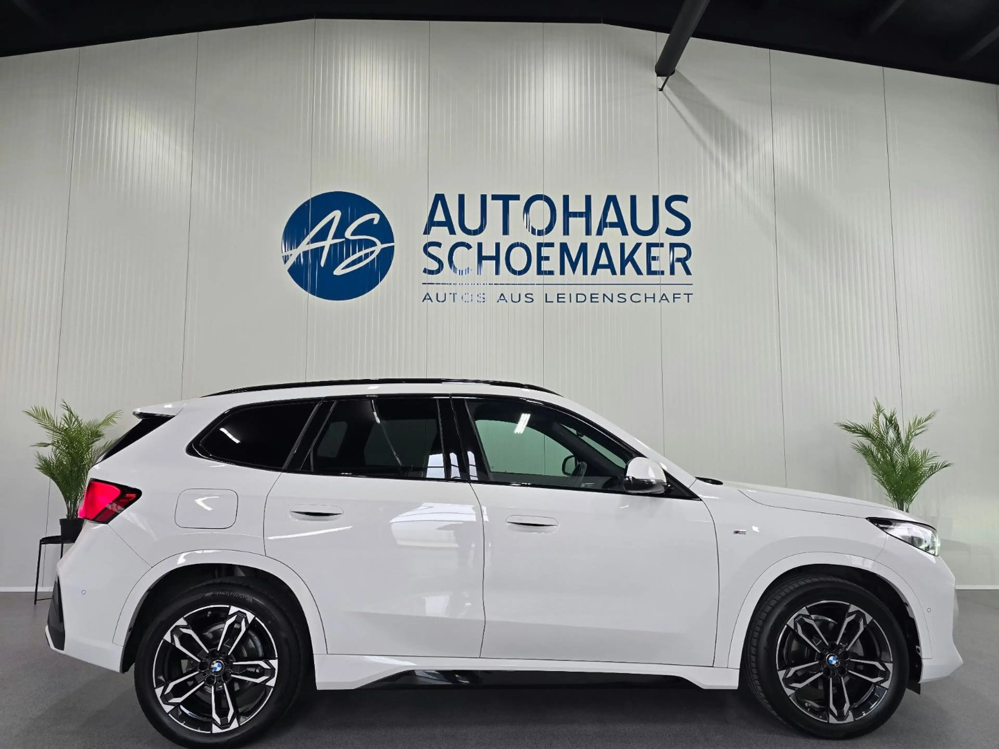 BMW X1 18i sDrive M Sport*Pano,RFK,AHK,H&K,el-Sitze — photo 3