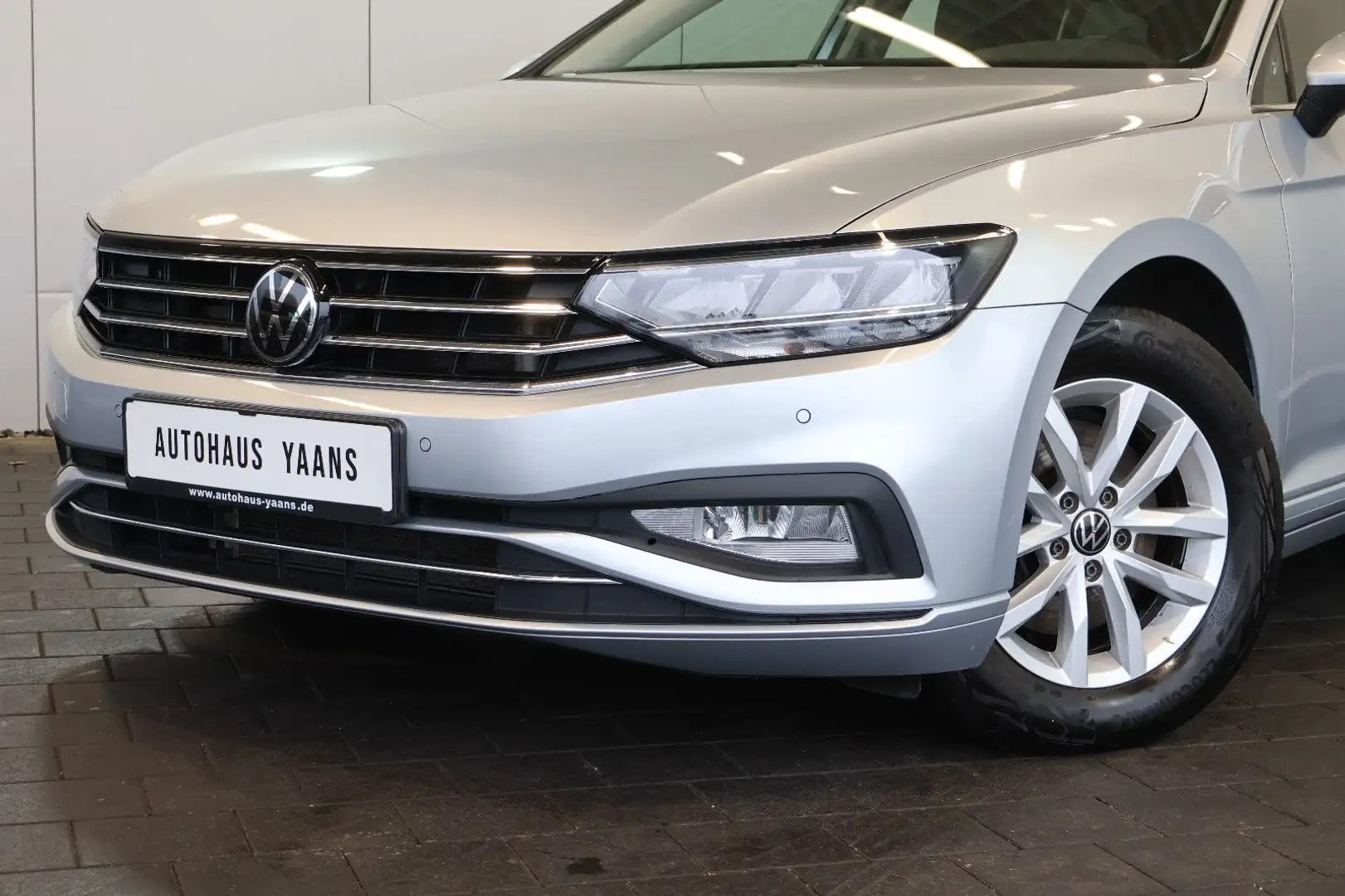 Volkswagen Passat Variant Passat 1.5 TSI DSG Business ACC+KAM+LED+NAVI+ALU Silber - 2