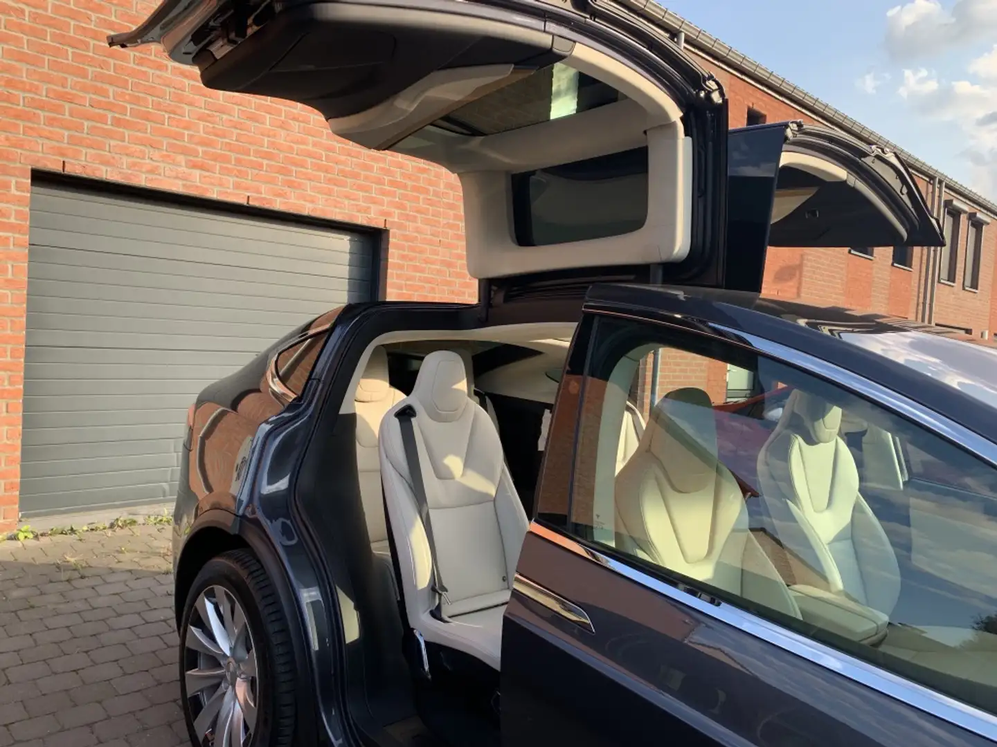 Tesla Model X Model X 90 kWh Dual Moteur Signature Performance Grijs - 2