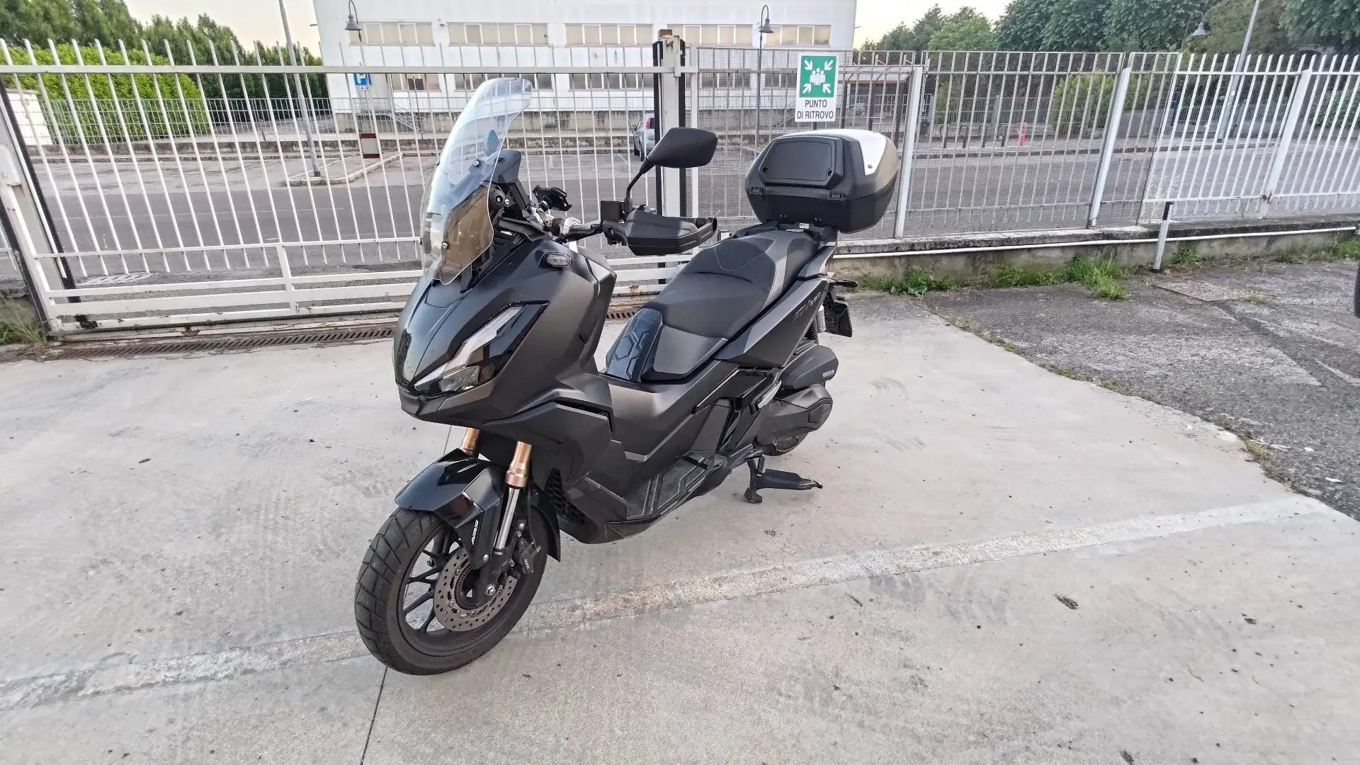 Honda ADV 350 Negru - 1
