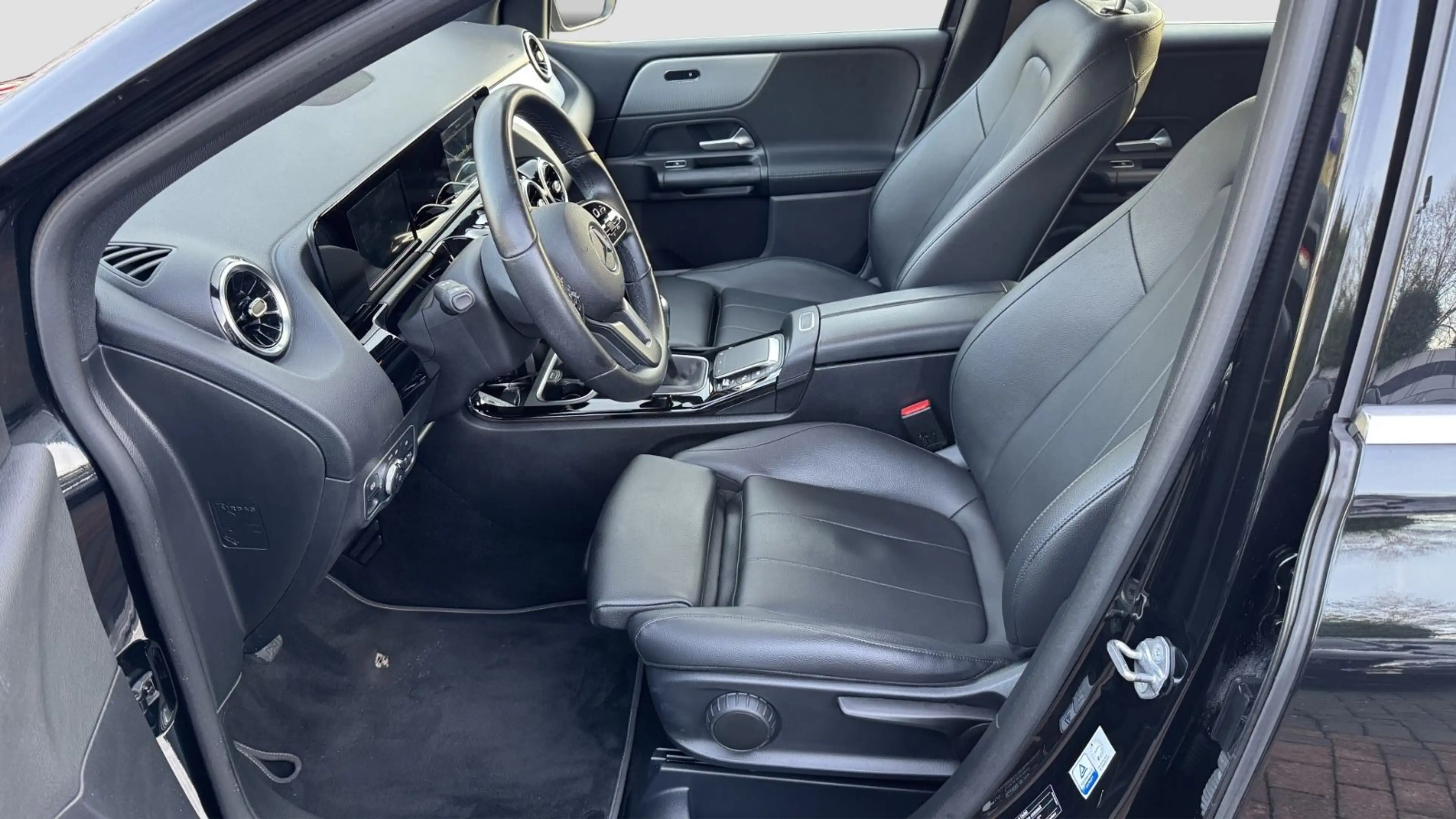 Mercedes-Benz B 200 d Style  Leder/Navi/1.Hand — photo 9