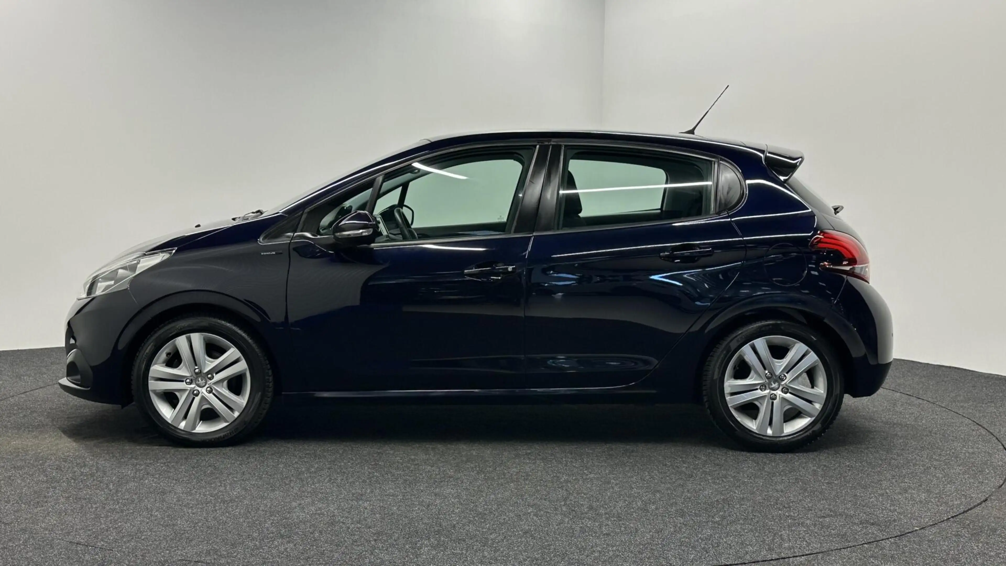 Peugeot 208 1.2 PureTech Active CARPLAY NAVI TREKHAAK CRUISE 8 — photo 8