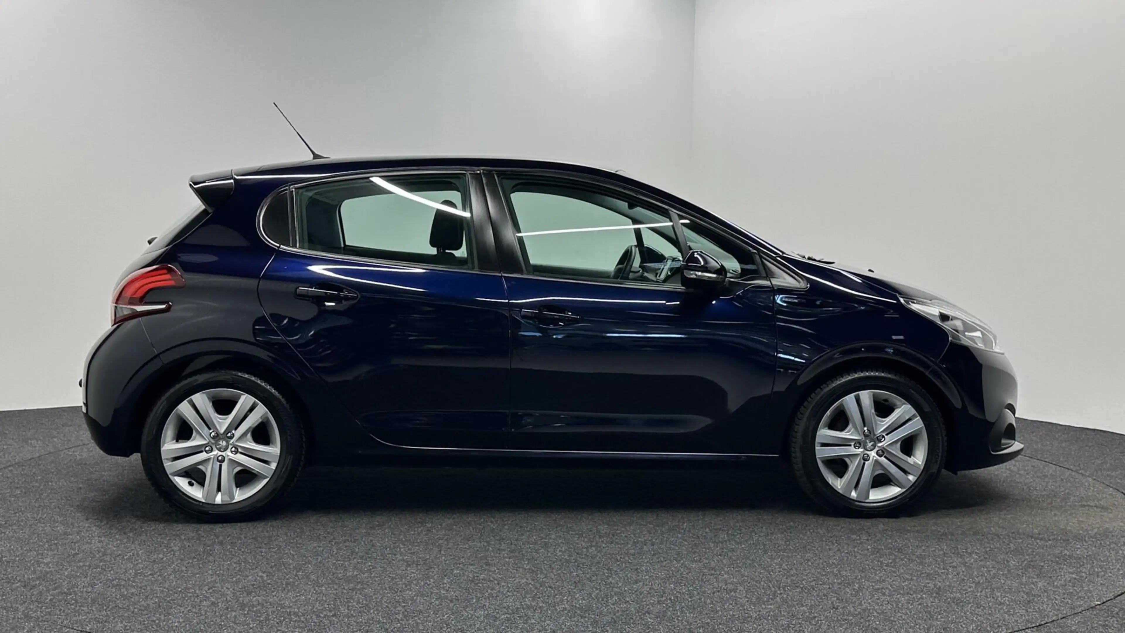 Peugeot 208 1.2 PureTech Active CARPLAY NAVI TREKHAAK CRUISE 8 — photo 9