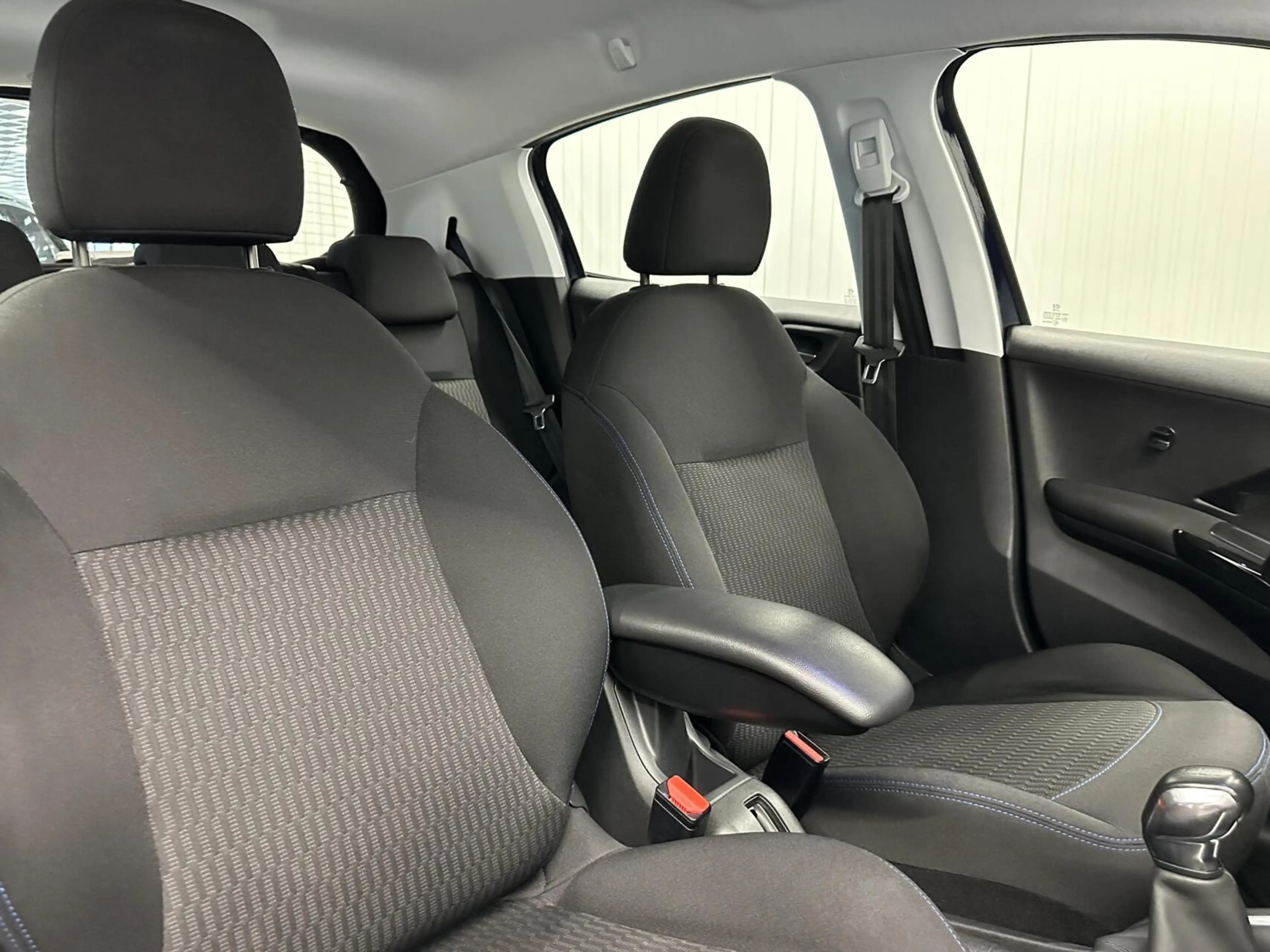 Peugeot 208 1.2 PureTech Active CARPLAY NAVI TREKHAAK CRUISE 8 — photo 13