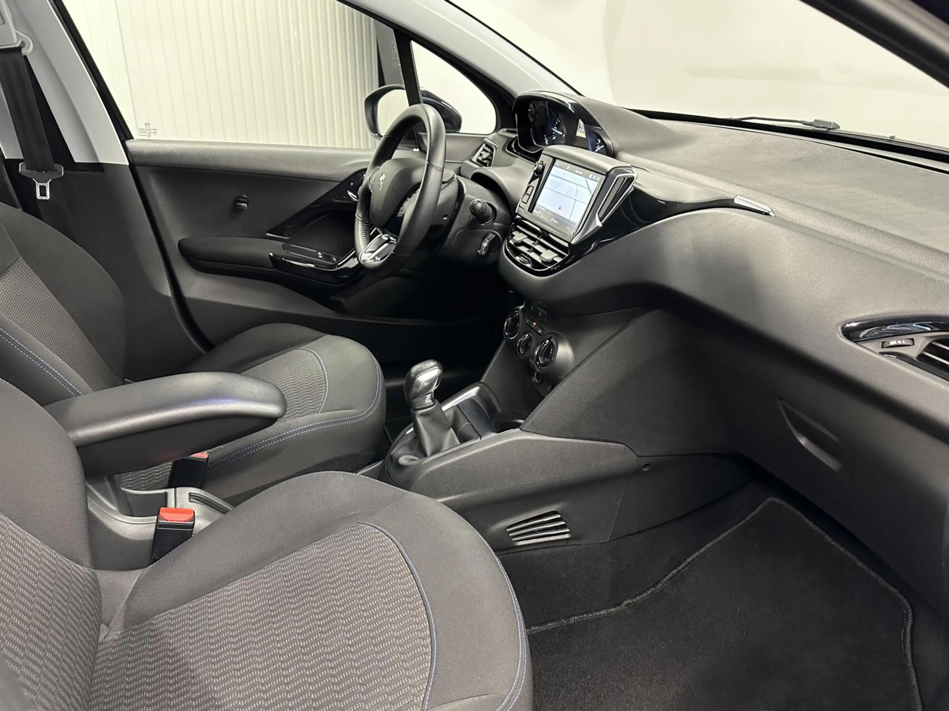 Peugeot 208 1.2 PureTech Active CARPLAY NAVI TREKHAAK CRUISE 8 — photo 12