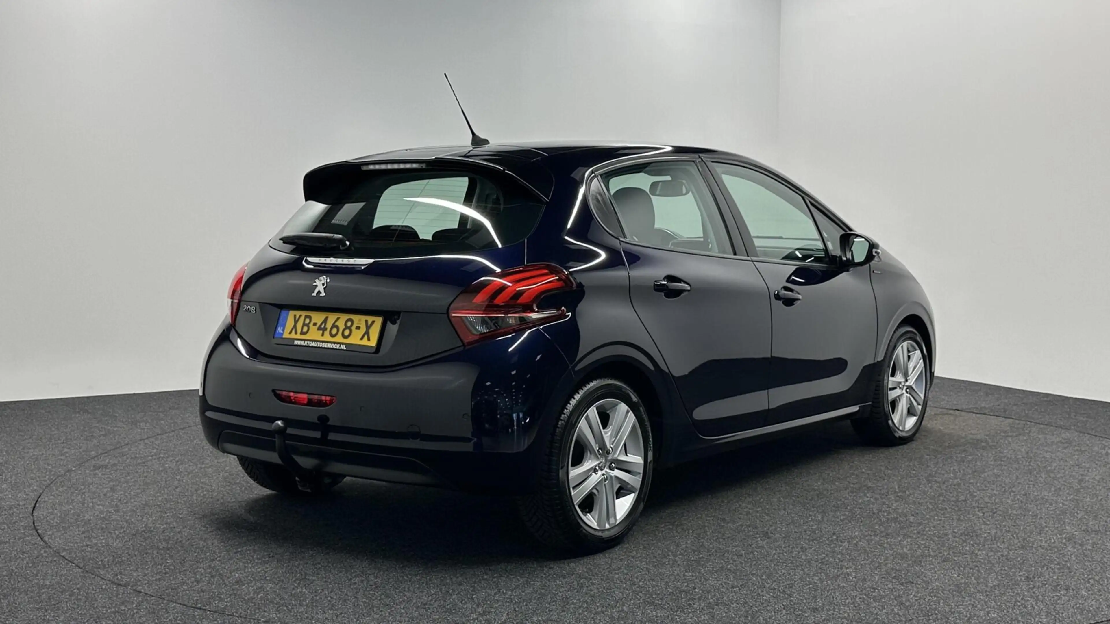 Peugeot 208 1.2 PureTech Active CARPLAY NAVI TREKHAAK CRUISE 8 — photo 5