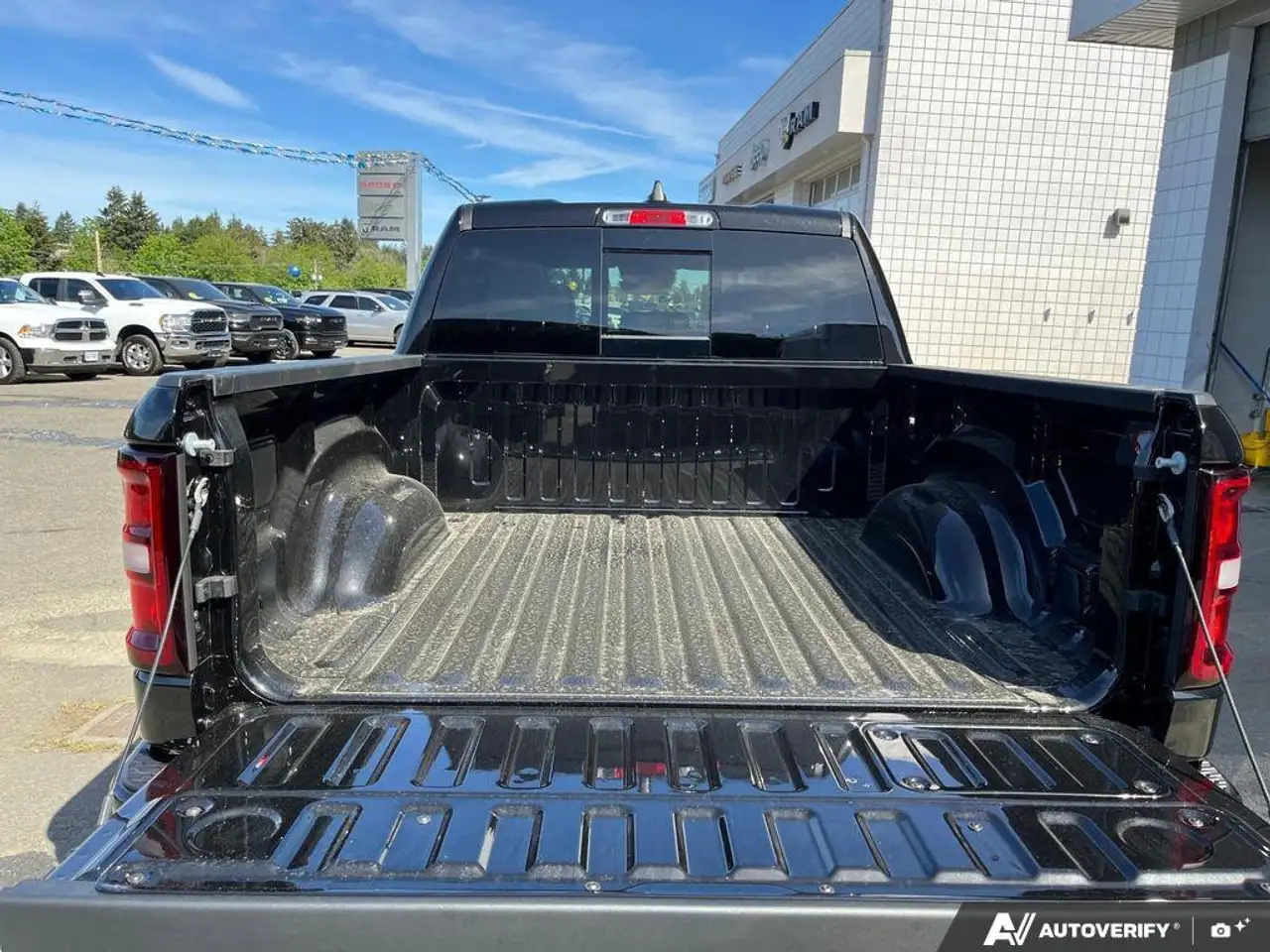 RAM 1500 снимка RAM 1500
