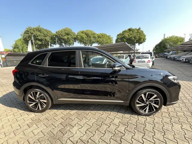 MG ZS view 4