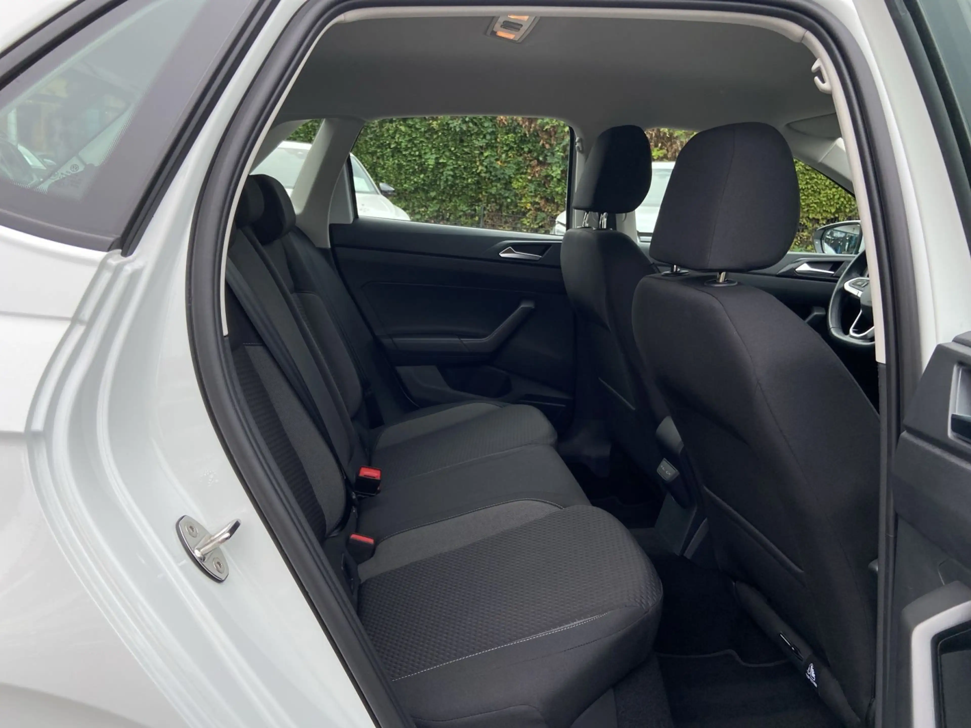 Volkswagen Polo VI 1.0TSI 70kW DSG Life *NAVI*LED*SITZHZG* — photo 14