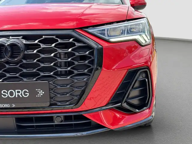 Audi Q3 view 12
