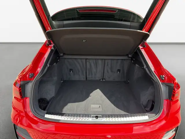 Audi Q3 view 11