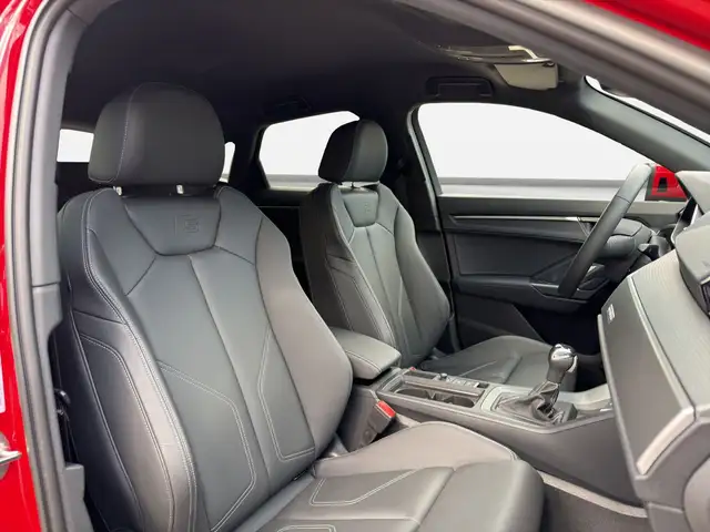 Audi Q3 view 10