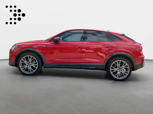 Audi Q3 view 3