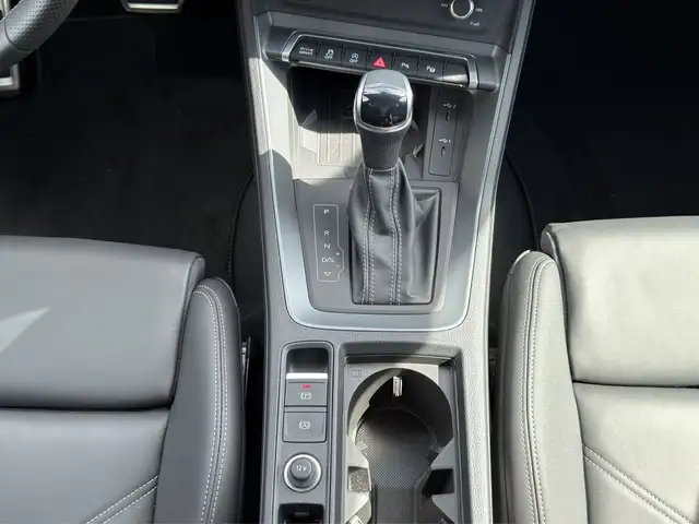 Audi Q3 view 7