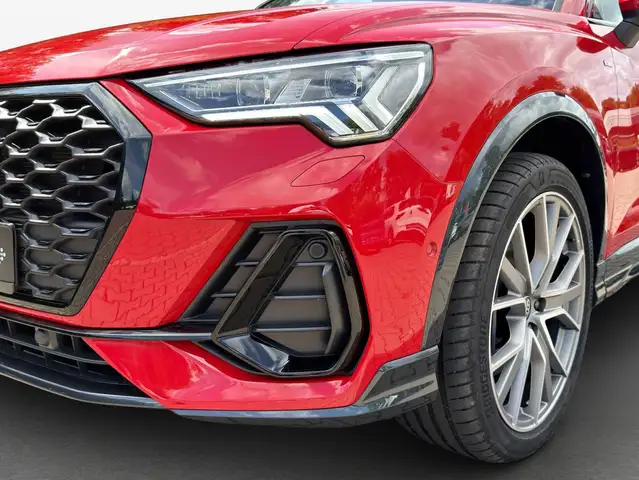 Audi Q3 view 13