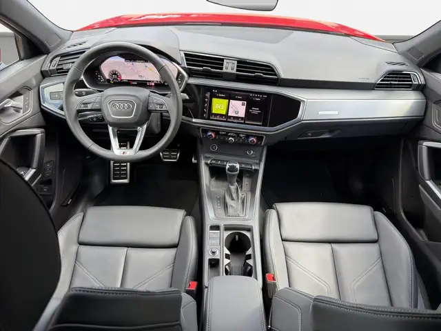 Audi Q3 view 5