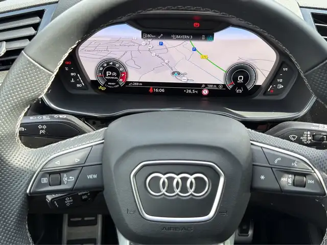 Audi Q3 view 9