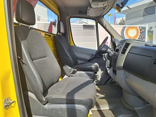 Mercedes-Benz Sprinter view 15