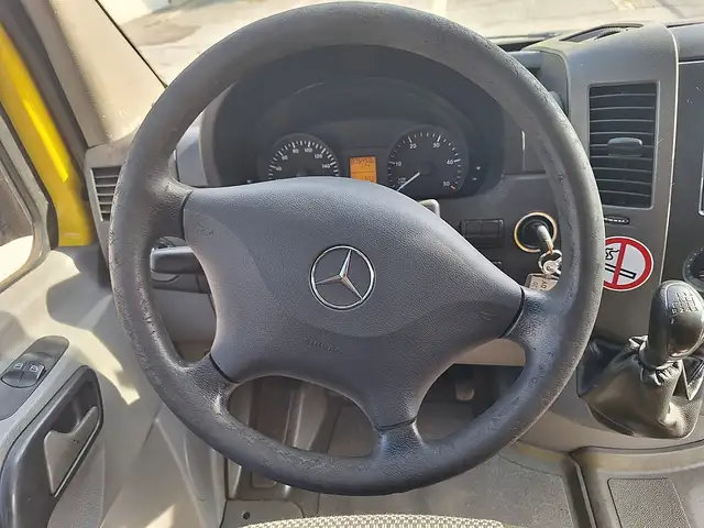 Mercedes-Benz Sprinter view 12