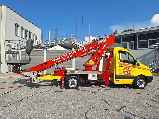 Mercedes-Benz Sprinter view 2
