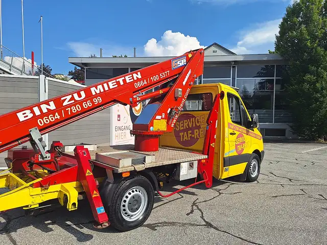 Mercedes-Benz Sprinter view 4