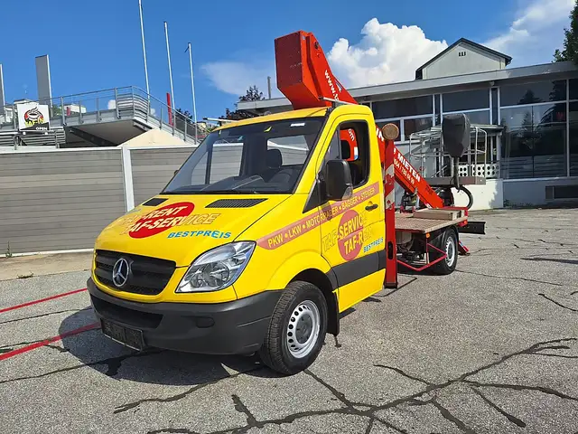 Mercedes-Benz Sprinter view 6