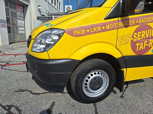 Mercedes-Benz Sprinter view 8