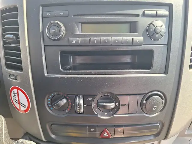 Mercedes-Benz Sprinter view 14